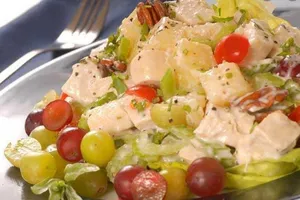 Салат с виноградом и орехами - пошаговый рецепт Салат с виноградом и орехами - пошаговый рецепт