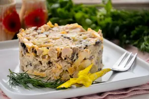Салат с консервированными ананасами - пошаговый рецепт Салат с консервированными ананасами - пошаговый рецепт