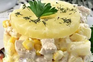 Салат с кукурузой и ананасами - пошаговый рецепт Салат с кукурузой и ананасами - пошаговый рецепт