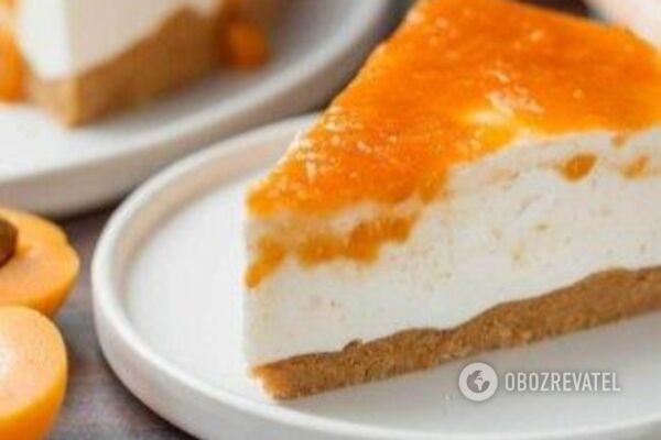 Торт ''Пташине молоко'' з абрикосовим соусом