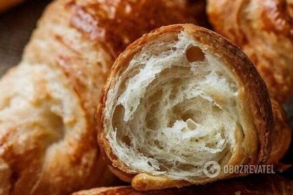 Круасани з листкового дріжджового тіста