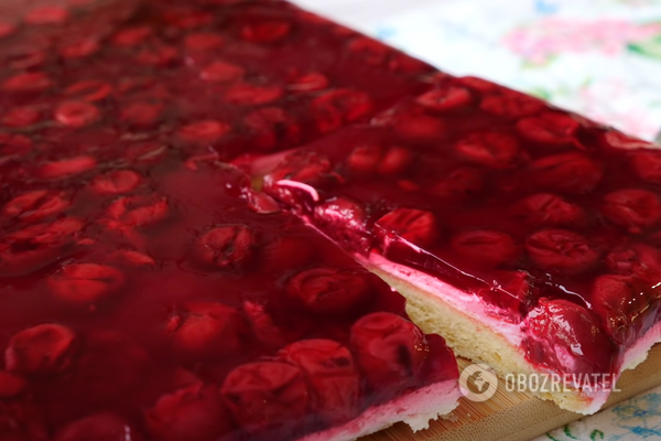 Вкусный и легкий пирог с вишней и желе