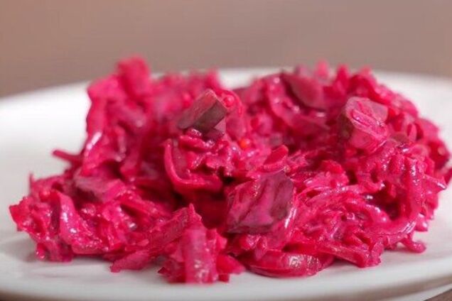 Салат з буряком та солоними огірками