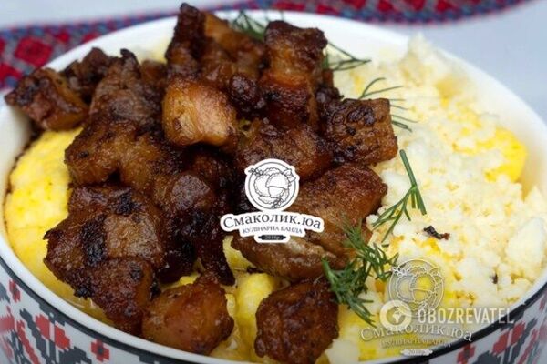 Справжній банош з бринзою та шкварками