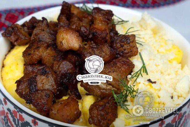 Справжній банош з бринзою та шкварками