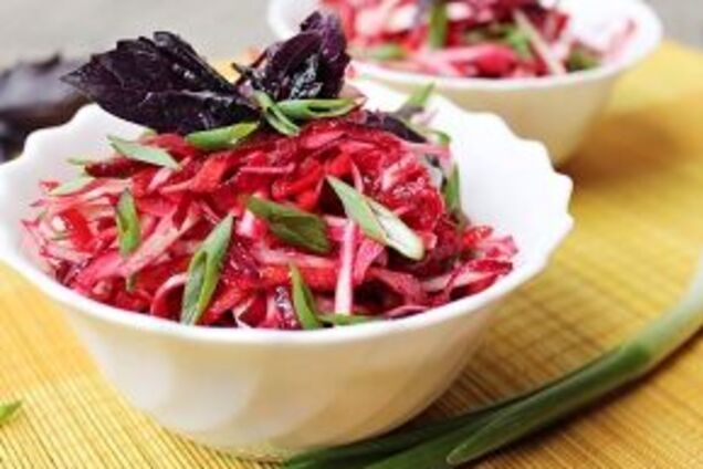 Салат из капусты и свеклы ''Витаминная бомба''