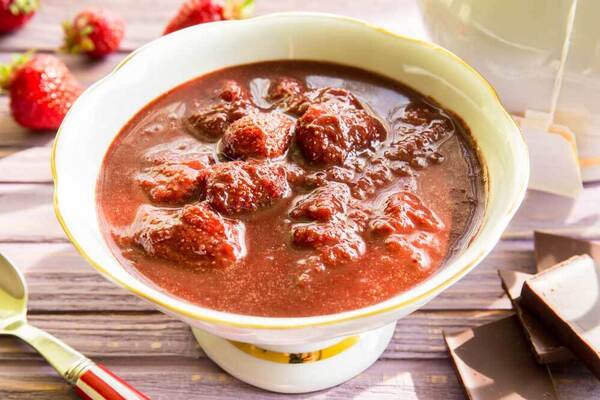 Полуничне варення з чорним шоколадом