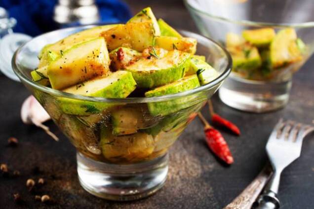 Мариновані кабачки за 5 хвилин