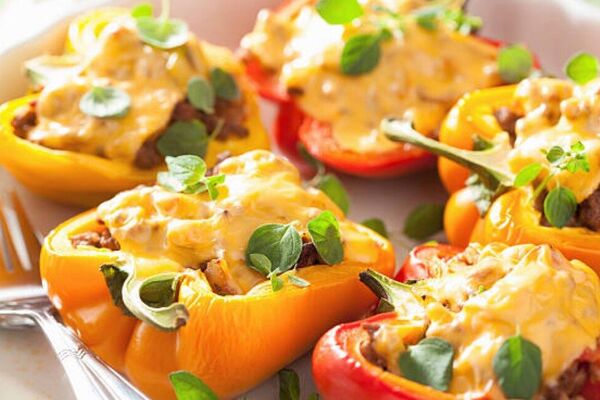 Перец фаршированный творогом и зеленым луком