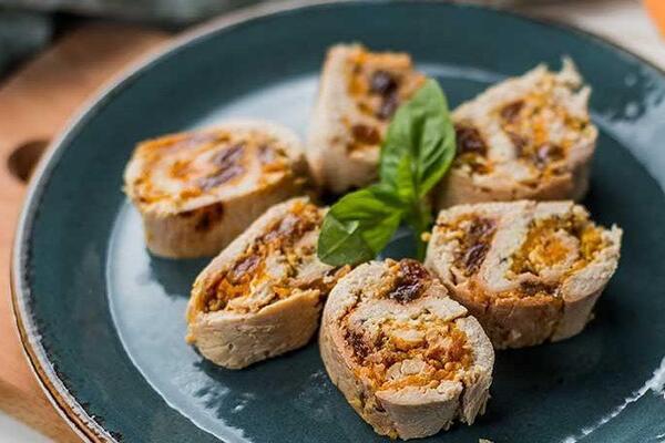 Рулети з курячого філе з гарбузом