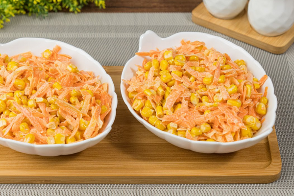 Салат з морквою та кукурудзою