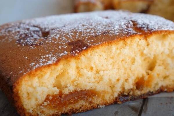 Пирог ''Минутка'' с вареньем абрикосовым на молоке