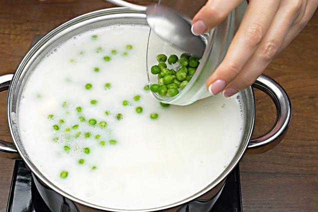 Суп с плавленым сыром и горошком