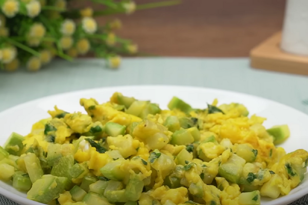 Яйця з кабачками