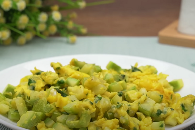 Яйца с кабачками