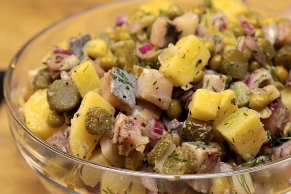 Салат з оселедця та картоплі