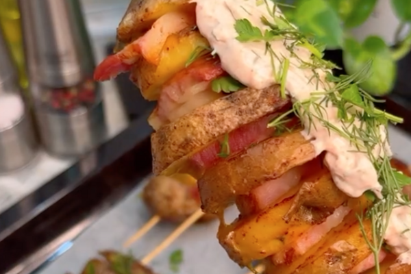 Запечена картопля з салом