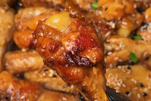 Куриные крылья с имбирем на сковороде