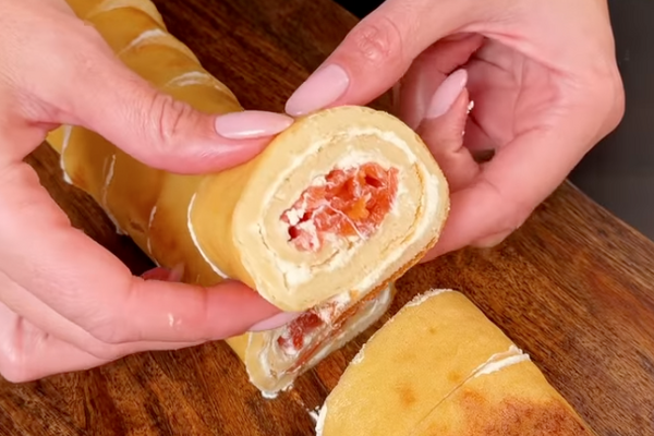 Закуска ''Фінський'' рулет із червоною рибою та крем-сиром