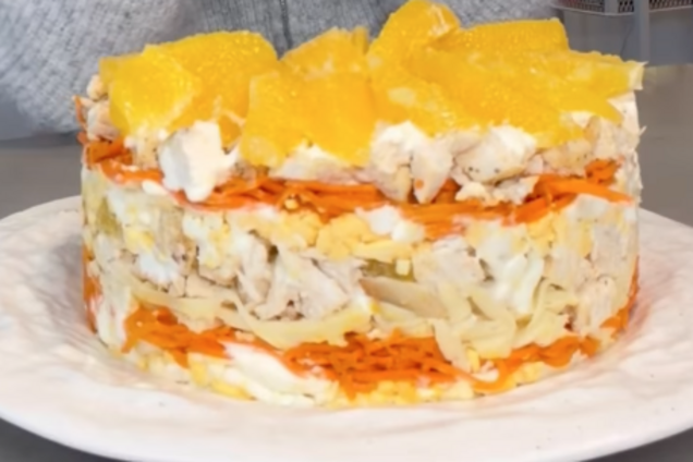 Новорічний салат із філе та апельсином