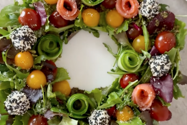 Легкий салат с рыбой и сыром