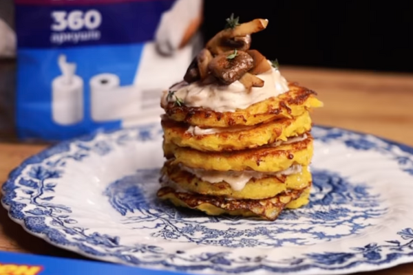 Деруни з грибами та вершками