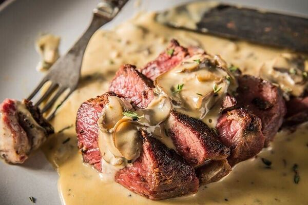 Стейк говядины в сливочном соусе