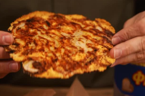 Луковые чипсы с сыром