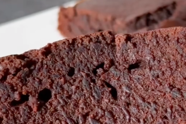 Шоколадний кекс на теплій воді