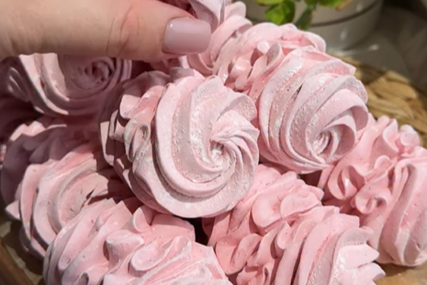 Полуничний зефір