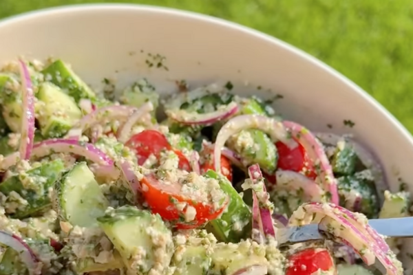 Овочевий салат із горіховою заправкою