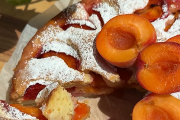 Абрикосова шарлотка