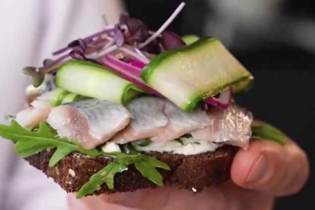 Бутерброди з оселедцем і зеленню