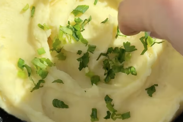 Идеальное пюре с горячим молоком 