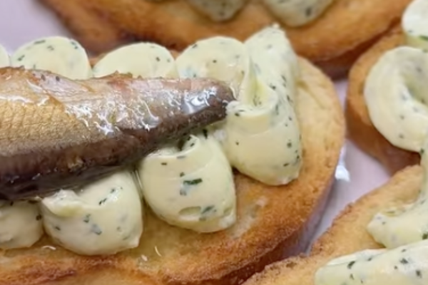 Бутерброди зі шпротами