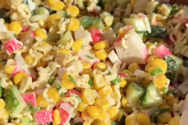 Крабовый салат с мивиной