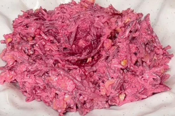 Салат из свеклы, с майонезом и селедкой