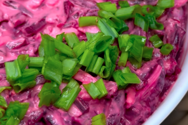 Свекольный салат со свеклой с луком и сыром