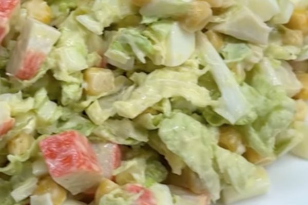 Салат из пекинской капусты и крабовых палочек