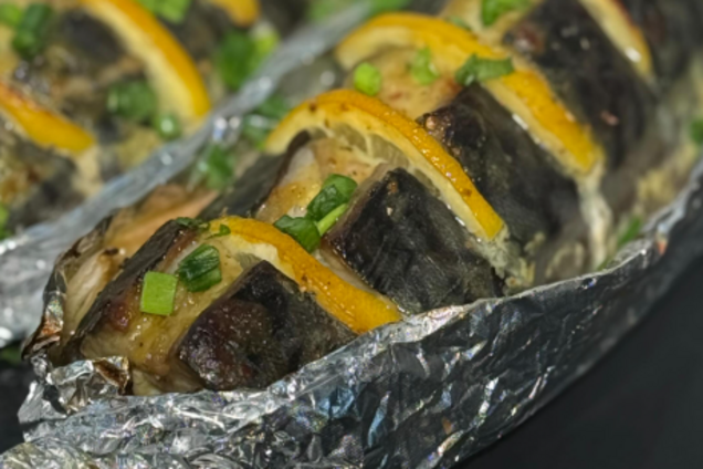 Запечена скумбрія в соусі