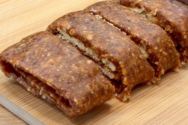 Рулет из фиников и печенья