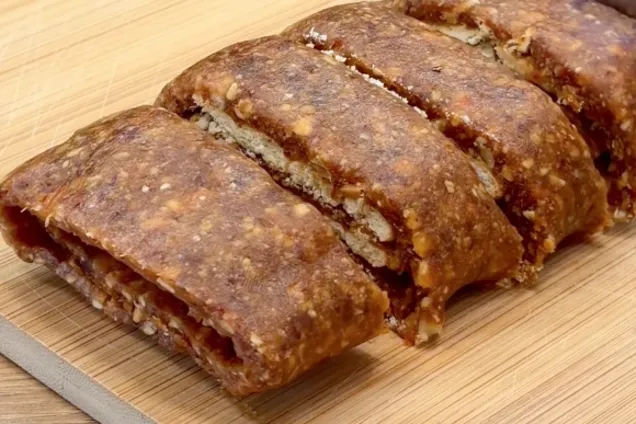 Рулет из фиников и печенья