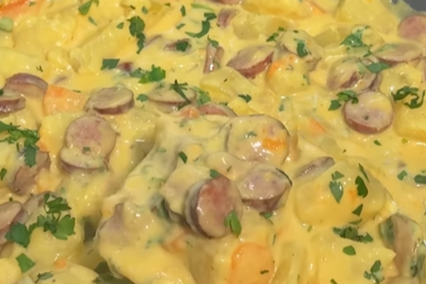 Тушеная картошка с колбасками