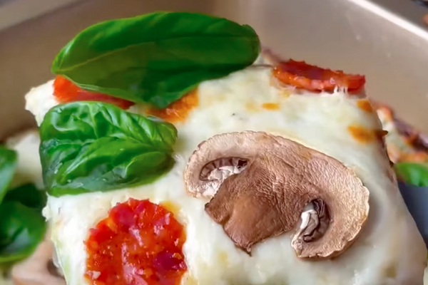 Кабачковая пицца с сыром и грибами