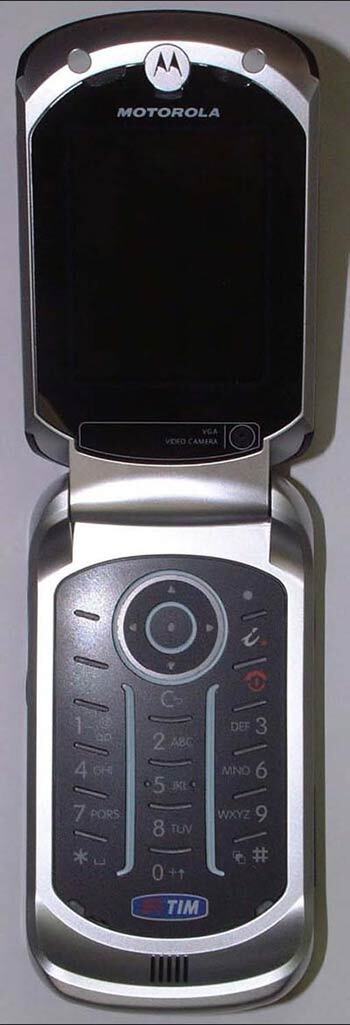 Motorola E1070 и RAZR V3x официально