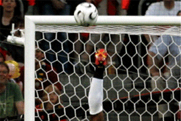 Ангола 0-1 Португалия >> Четвертая минута - решающая