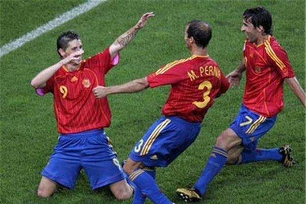 Испания 3-1 Тунис >> Фоторепортаж