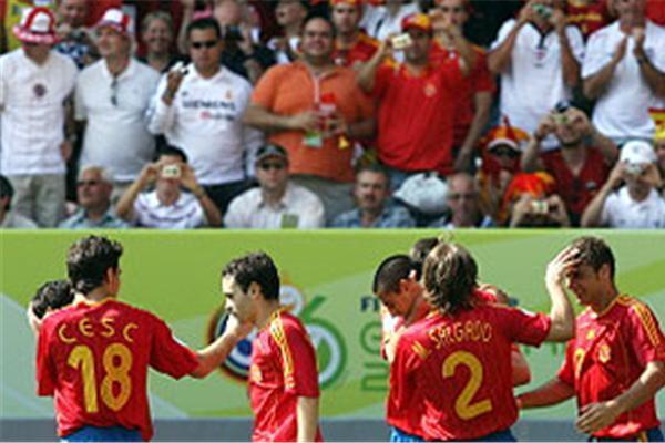 Испания 1-0 Саудовская Аравия >> Фоторепортаж