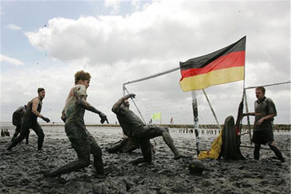 Самый грязный футбол - в Германии. Фото