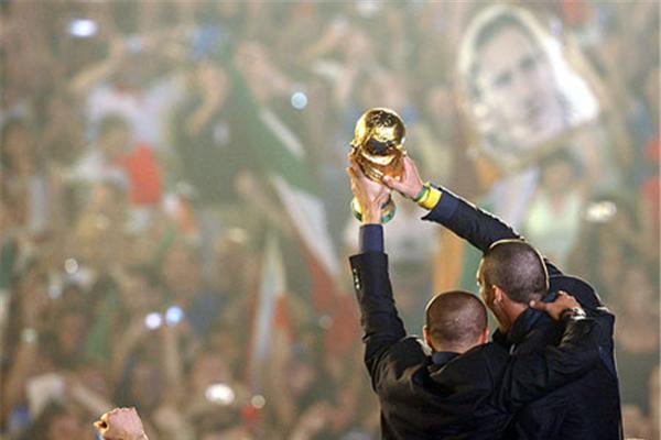 Италия встречала чемпионов, а Франция - Зидана. Фото